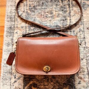 Vintage Coach pocket purse in British Tan
